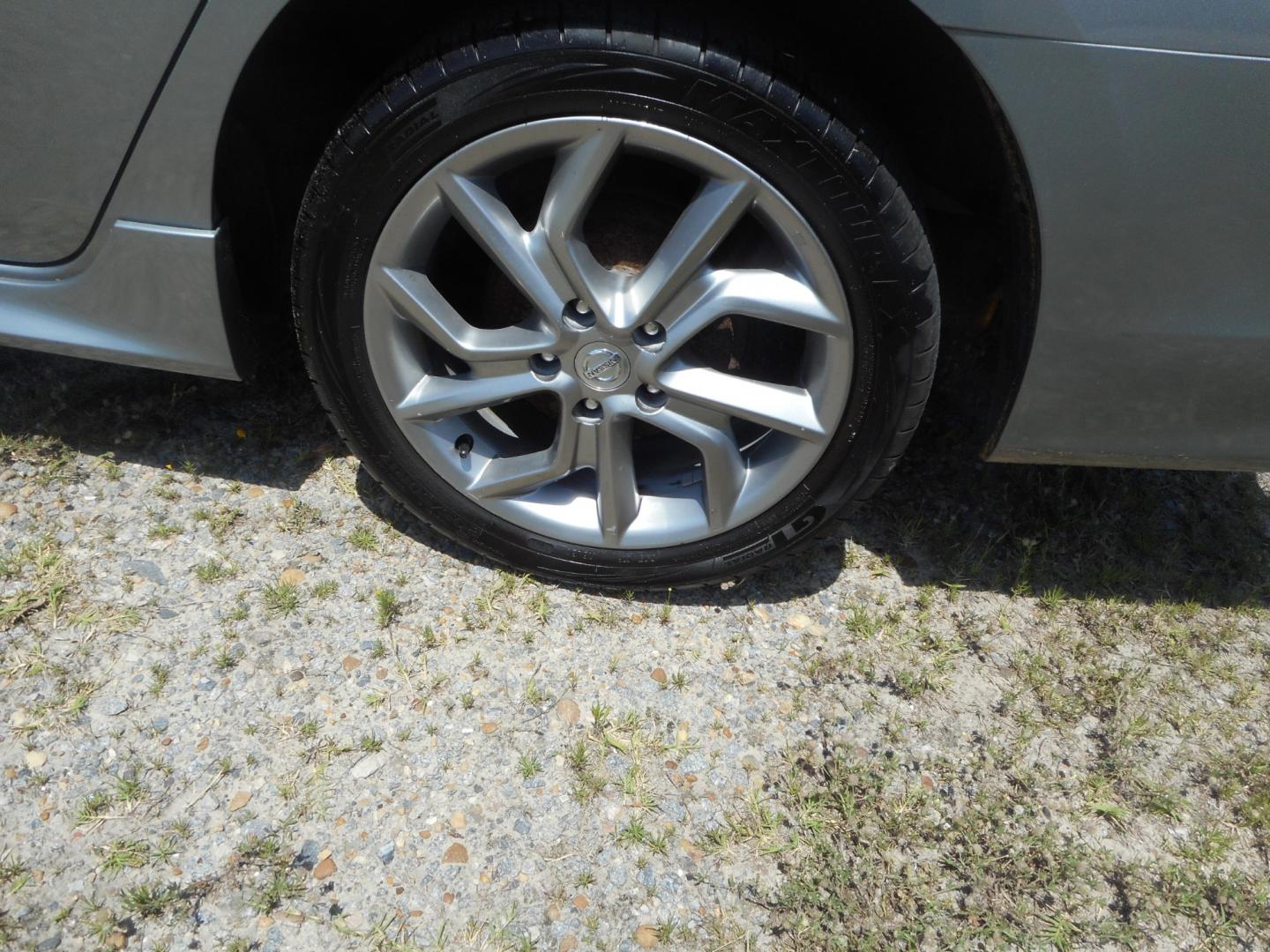 2013 Silver Nissan Sentra (3N1AB7AP7DL) , located at 2553 Airline Blvd, Portsmouth, VA, 23701, (757) 488-8331, 36.813889, -76.357597 - ***VEHICLE TERMS*** Down Payment: $999 Weekly Payment: $85 APR: 23.9% Repayment Terms: 42 Months *** CALL ELIZABETH SMITH - DIRECTOR OF MARKETING @ 757-488-8331 TO SCHEDULE YOUR APPOINTMENT TODAY AND GET PRE-APPROVED RIGHT OVER THE PHONE*** - Photo#8